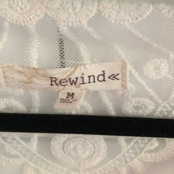 Rewind Lace top - Picture 4 of 5